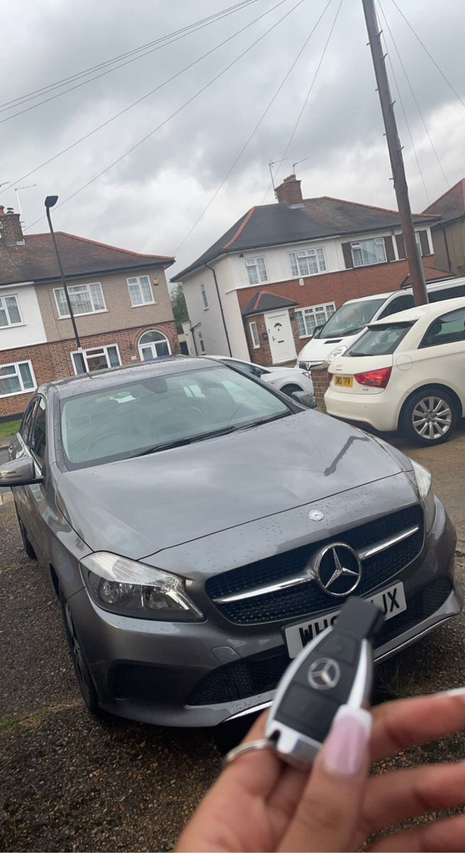 Mariahkayleee's tweet photo. I received so many blessings in 2021. Graduated with a 2:1, started my dream tech grad job in my favouriteeeee social media platform and bought the car I have wanted for ages. God did that, I did that. I don’t say it enough but i’m very proud of myself❤️ https://t.co/tbWem6sTnQ