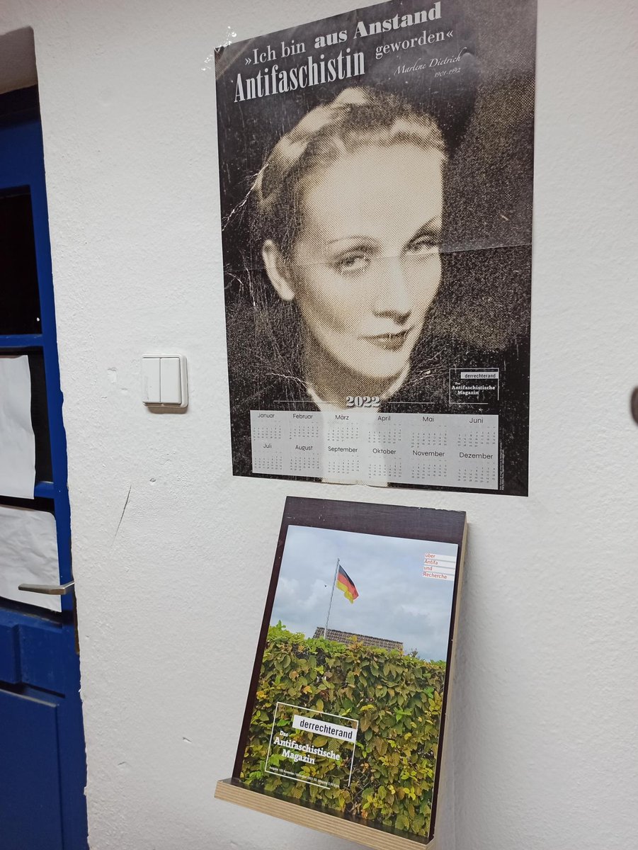 Bibliothek_A (@bibliothek_a) on Twitter photo Oh je twittern vergessen. <a href="/derrechterand/">#AntifaMagazin @derrechterand ❤️ 🚩 ... 🌶️🍋🥕</a> war unser Medium des Monats Dezember. Im Magazin gibt es einen Bericht über den rechten Medienaktivisten #StefanBauer aus #Rosenheim- Mehr -->
bibliotheka.blogsport.de/2021/12/08/der… Oh je twittern vergessen. <a href="/derrechterand/">#AntifaMagazin @derrechterand ❤️ 🚩 ... 🌶️🍋🥕</a> war unser Medium des Monats Dezember. Im Magazin gibt es einen Bericht über den rechten Medienaktivisten #StefanBauer aus #Rosenheim- Mehr -->
bibliotheka.blogsport.de/2021/12/08/der…