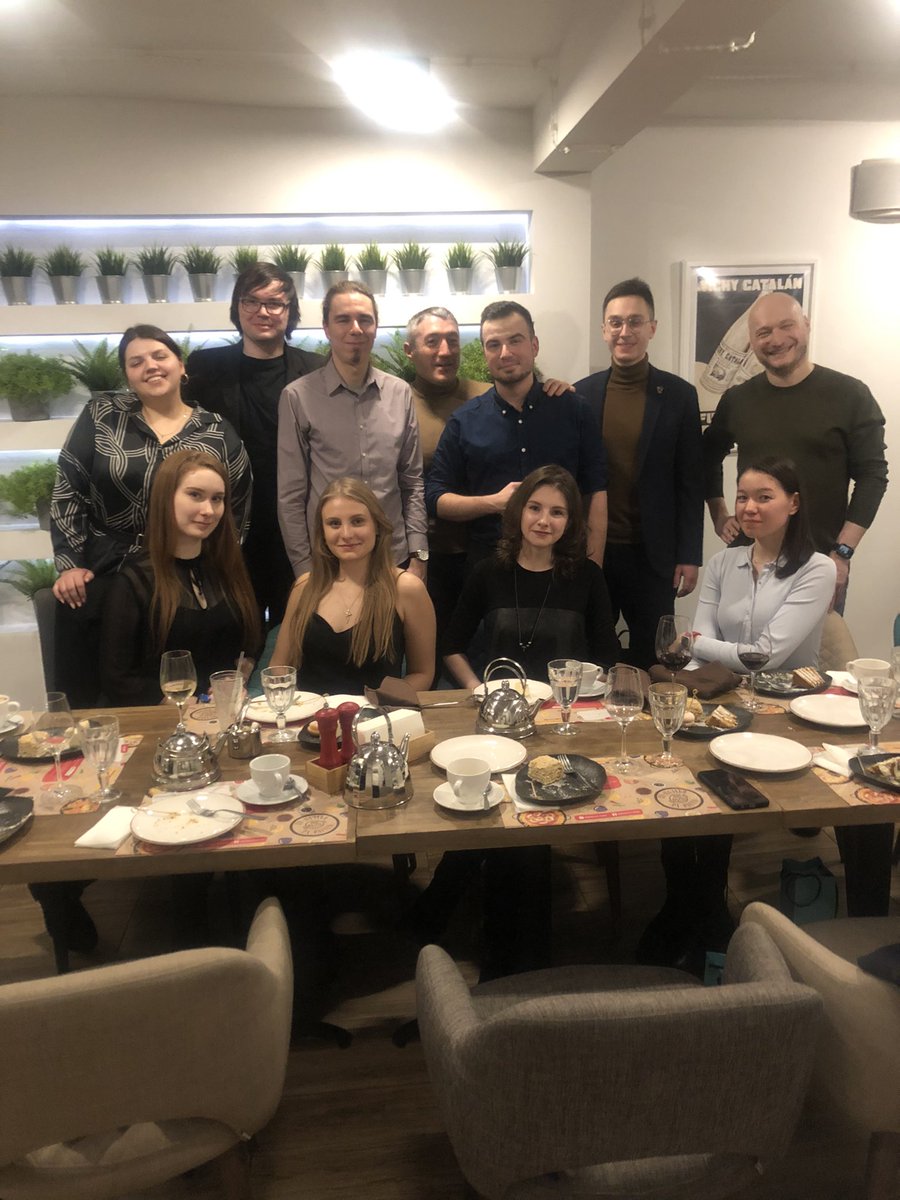 marktaratkin's tweet photo. Our research team wishing you all perfect holidays and a Happy New Year!  🥳🎊 https://t.co/kaqrSsOioE