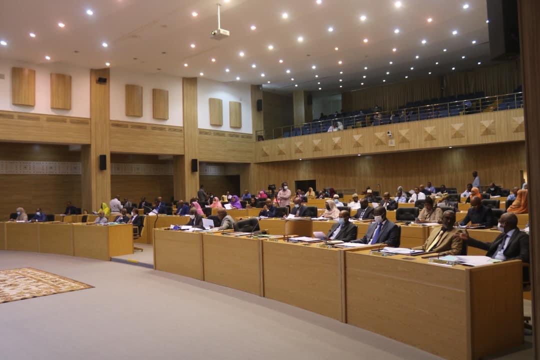 ANDjibouti's tweet photo. Séance plénière #ANDJ
Présidée par @medalihed , président de l'institution et avec la participation du Premier ministre, des parlementaires et des membres du Gouvernement.
L'objet de la séance portait, examen et adoption des dispositions suivantes : https://t.co/VEGiiqdFer