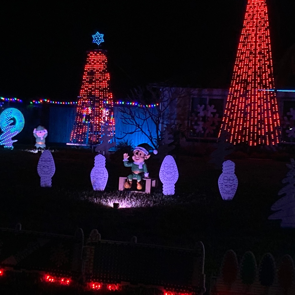 swflpix's tweet photo. Cape Coral Lights: Elfen Greetings

#capecorallights #floridalights #christmaslights #christmasdecor #christmas #capecoral #southwestflorida #florida #floridalife #swflpix https://t.co/zv8myKUVwj