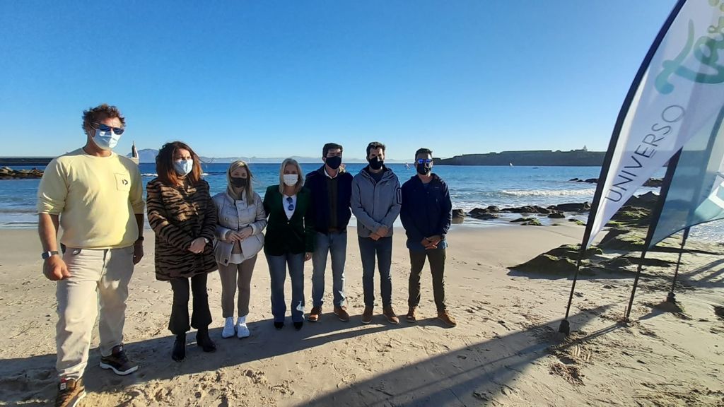 JuntaCG's tweet photo. 🏄 @evapajaresr acude junto a @JuanMarin_Cs y @maruhermon_cs al 2º Campeonato Mundial de WingFoil en #Tarifa
Nuestras playas reciben, una vez más, a los mejores deportistas europeos de surf, kitesurf y windsurf #TarifaWingPro https://t.co/VSbsnEo7bf