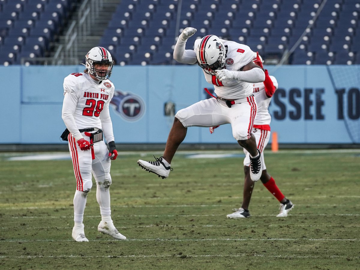 GovsFB's tweet image. Hey @Vol_Football, if you need any pointers on how to win big in Nissan Stadium... let us know. 🎩🏈

#ChaseTheLion | #LetsGoPeay