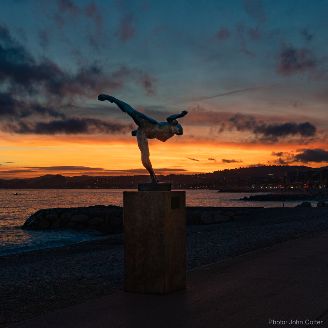 #JeudiPhoto #CotedAzurFrance #Cagnessurmer L’Envol par Lena Dettervik #bonneannee2022 #Mediterranean #sunset