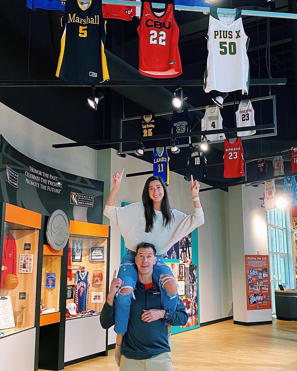 ✨Our most decorated and recent alum <a href="/BrynneLytle/">Brynne Lytle</a> took a trip to see her jersey in the <a href="/WBHOF/">WBHOF</a>!! ✨ ❤️🖤

We are so proud of you Brynne!! #Family #Compete #FindAWay #BucNation