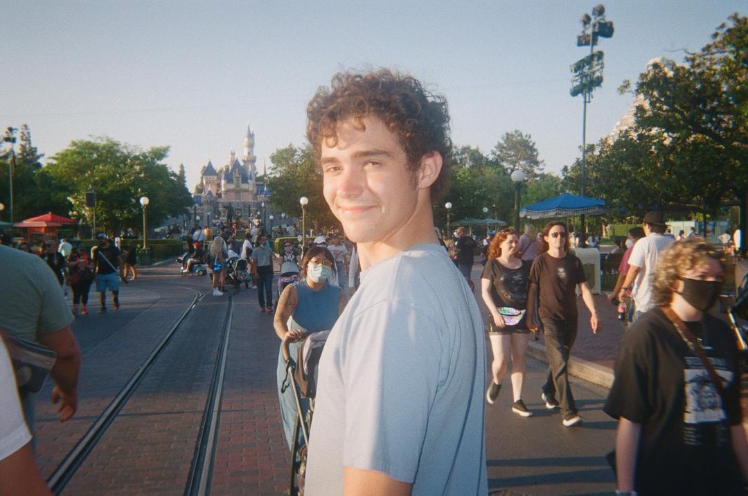 digglebel's tweet photo. #tbt 

📌 disneyland https://t.co/bcUp0m3xPH