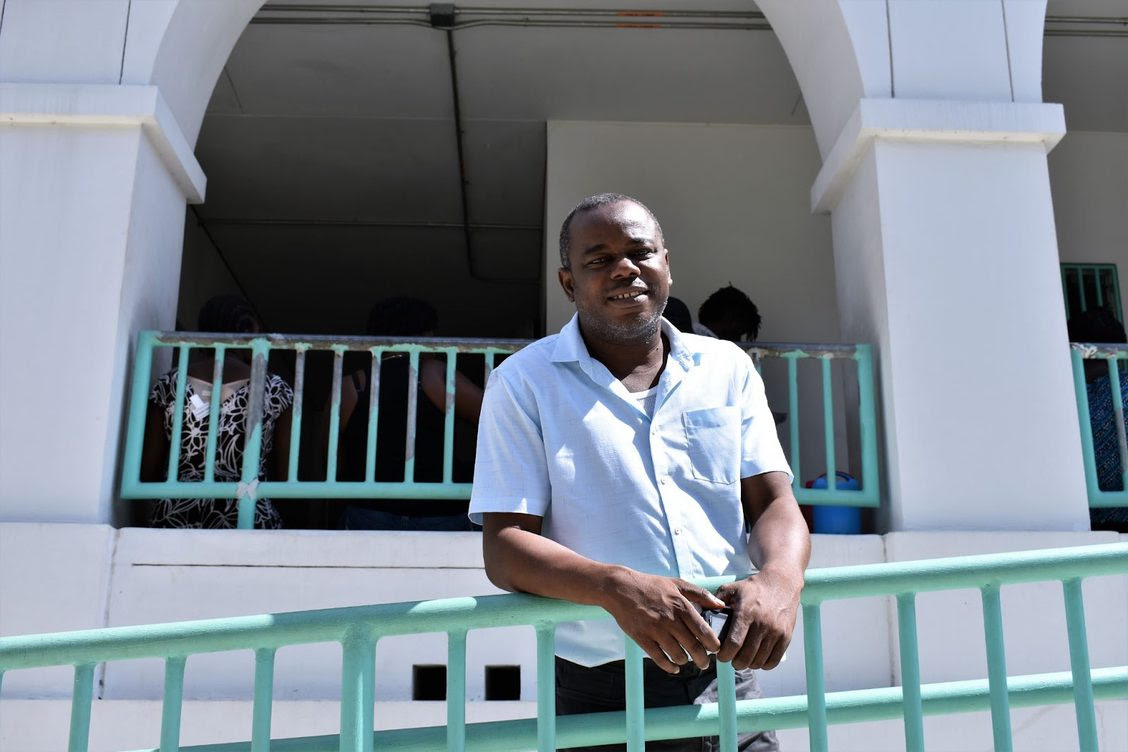 On Thursdays, Dr. St Fleur and the staff at JUH conduct ‘Grand Rounds’ to discuss treatment options for difficult cases. This is done to ensure comprehensive options are provided to all patients. To learn more, visit our newsroom. 

#publichealth #Haiti #healthcare #globalhealth