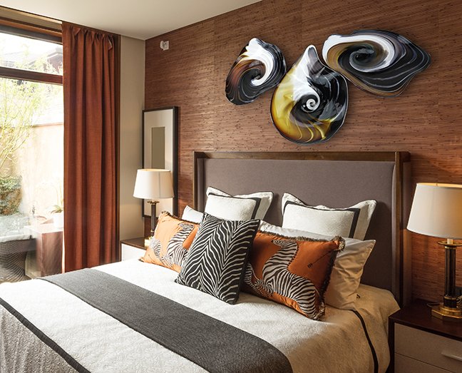 FratesGlass's tweet photo. Custom made hand-blown glass wall mounted taffey platters bring a unique visual expression to this bedroom. What does your bedroom need? #interiordesign #designers #homedecor #customglass https://t.co/koJJpVaEsf