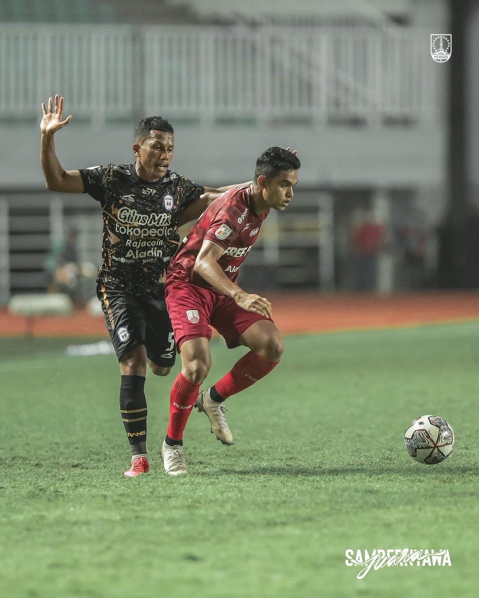 persisofficial's tweet photo. Momen kemenangan hari ini, rayakan dengan bangga! 🔴🏆🔥

#PERSISDay 
#KawalDariRumah
#iDexpressxPERSIS   
#SambernyawaJuara https://t.co/5HnQFmfiQb