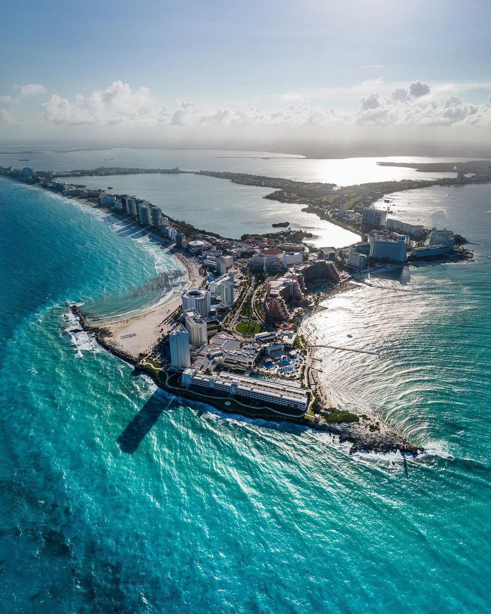 CancunCVB's tweet image. Con cariño desde #Cancún...

𝗧𝗲 𝗿𝗲𝗴𝗮𝗹𝗮𝗺𝗼𝘀 𝗲𝘀𝘁𝗮 𝗽𝗼𝘀𝘁𝗮𝗹 de uno de los destinos más visitados del @CaribeMexico. ¡Esperamos verte pronto! 💙 🌊 

🌐: caribemexicano.travel/cancun/ 
📸: pirex vía IG

#CaribeMexicano