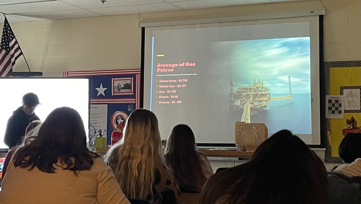 BrightonHighTN's tweet image. Contemporary Issues students presenting their final project on issues the world face. #socialstudies #contemporaryissues #allcardinalsalways #berelentless #bekind #endlesspossibilities