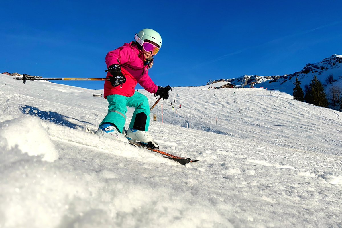 schwabtastic4's tweet photo. Fasch es bitzli Früehlig a dr Länk 😅 
Chapeau wi d @lenkbergbahnen d Piste prepariert hei nach dene Rägätage 🙏🏻💪🏻 #ÄsTröimli #LenkSimmental #Skiing #LifeIsBeautiful https://t.co/qTSaQUkEhR