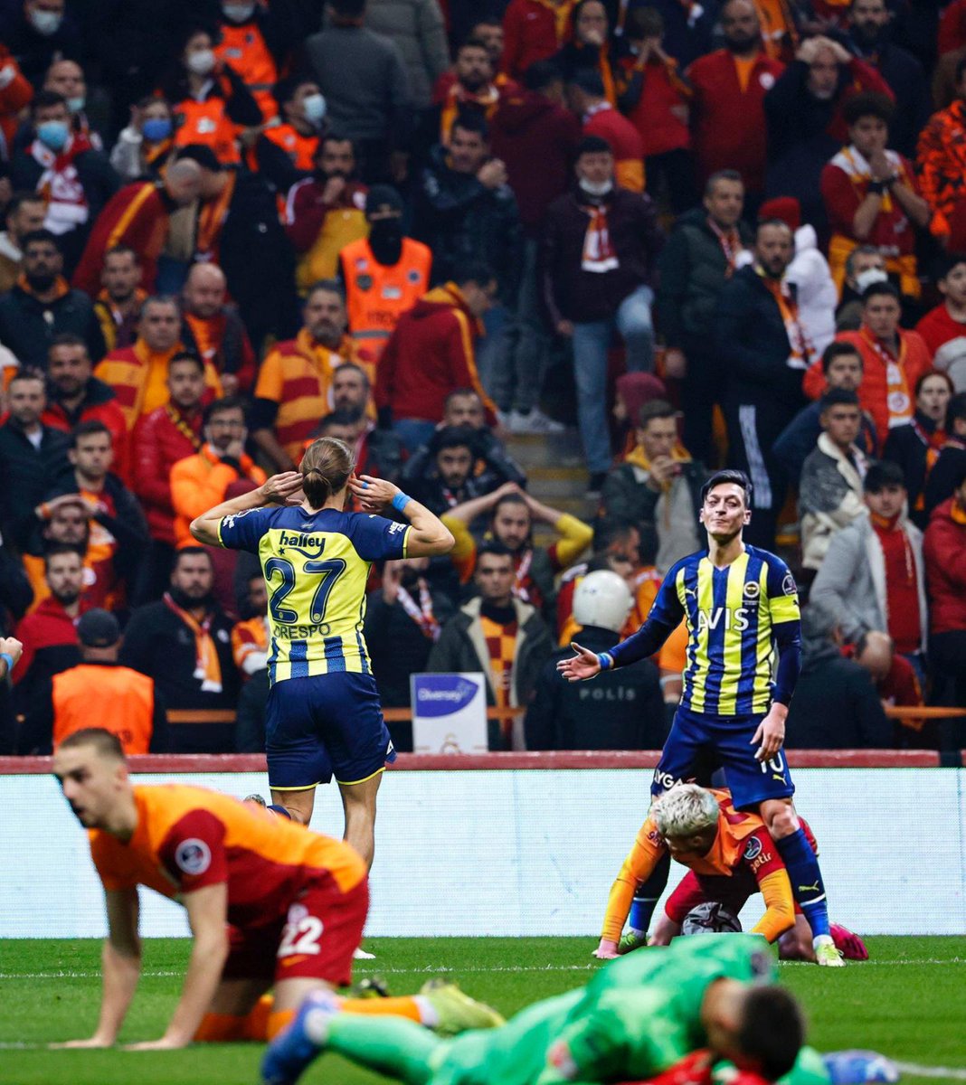 Fenereditor's tweet photo. 2021 yılı en iyi Fenerbahçe fotoğrafının güncellenmiş hali. https://t.co/6rr17VmZB8