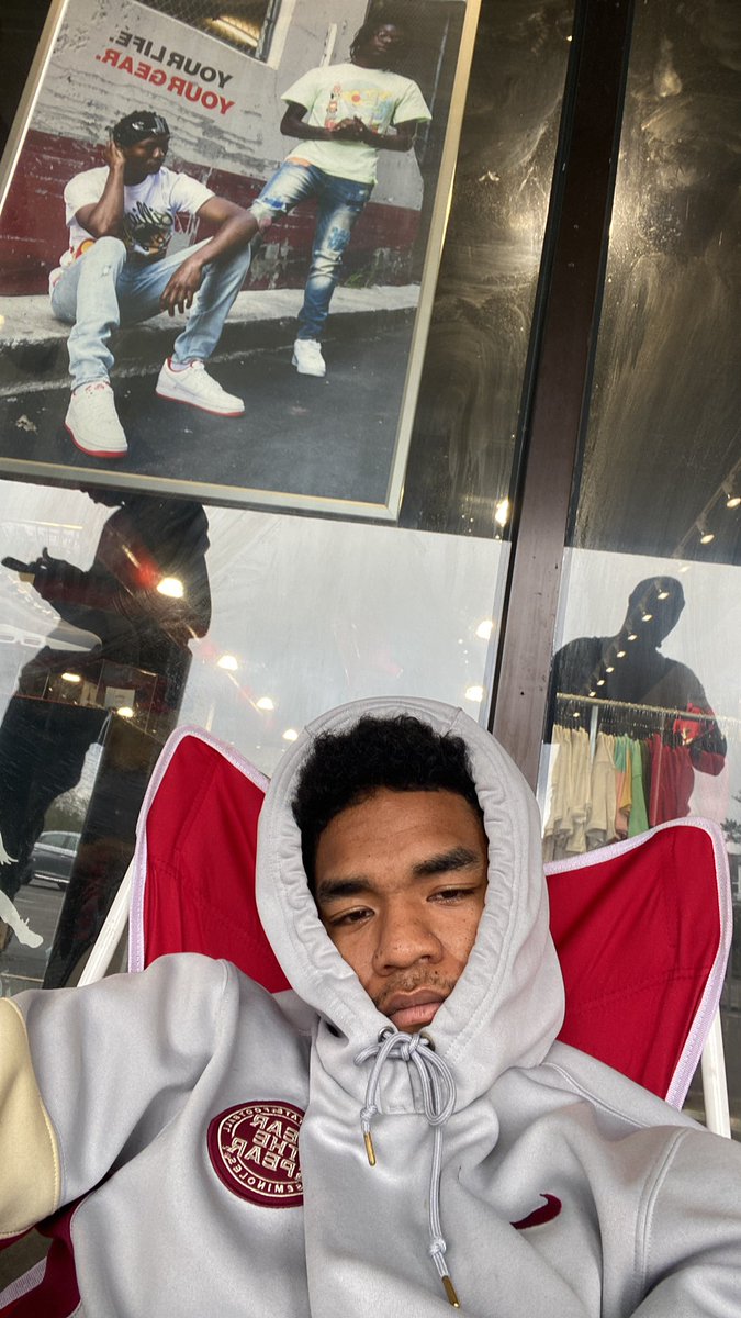 amir_warren's tweet photo. @_luthorthepoet Wait in line like everybody else buddy. https://t.co/Rgirev840j