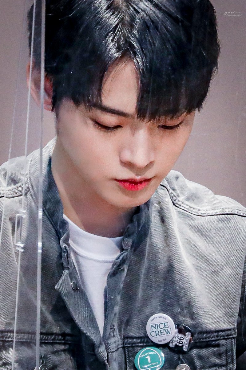 211218 원더월 팬사인회

♾💕🥺
#온앤오프 #ONF #효진 #김효진 #HYOJIN
#강심장_김효진 #달콤효진 #내유니콘 #ONF_MustGoOn #내일보자
<a href="/WM_ONOFF/">➡ @ONF_offcl</a>