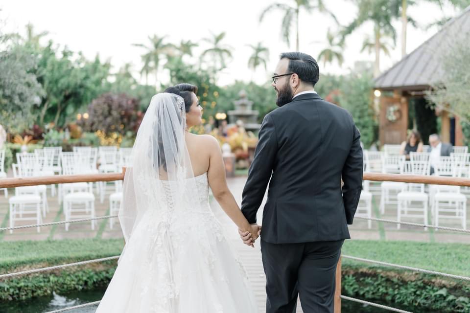 bueno_ento's tweet photo. 2021 recap pt. 3 Marrying my best friend in front of all of our loved ones, grateful for all those that made the trip down to Miami, especially during an ongoing pandemic. https://t.co/lBM2tceygI