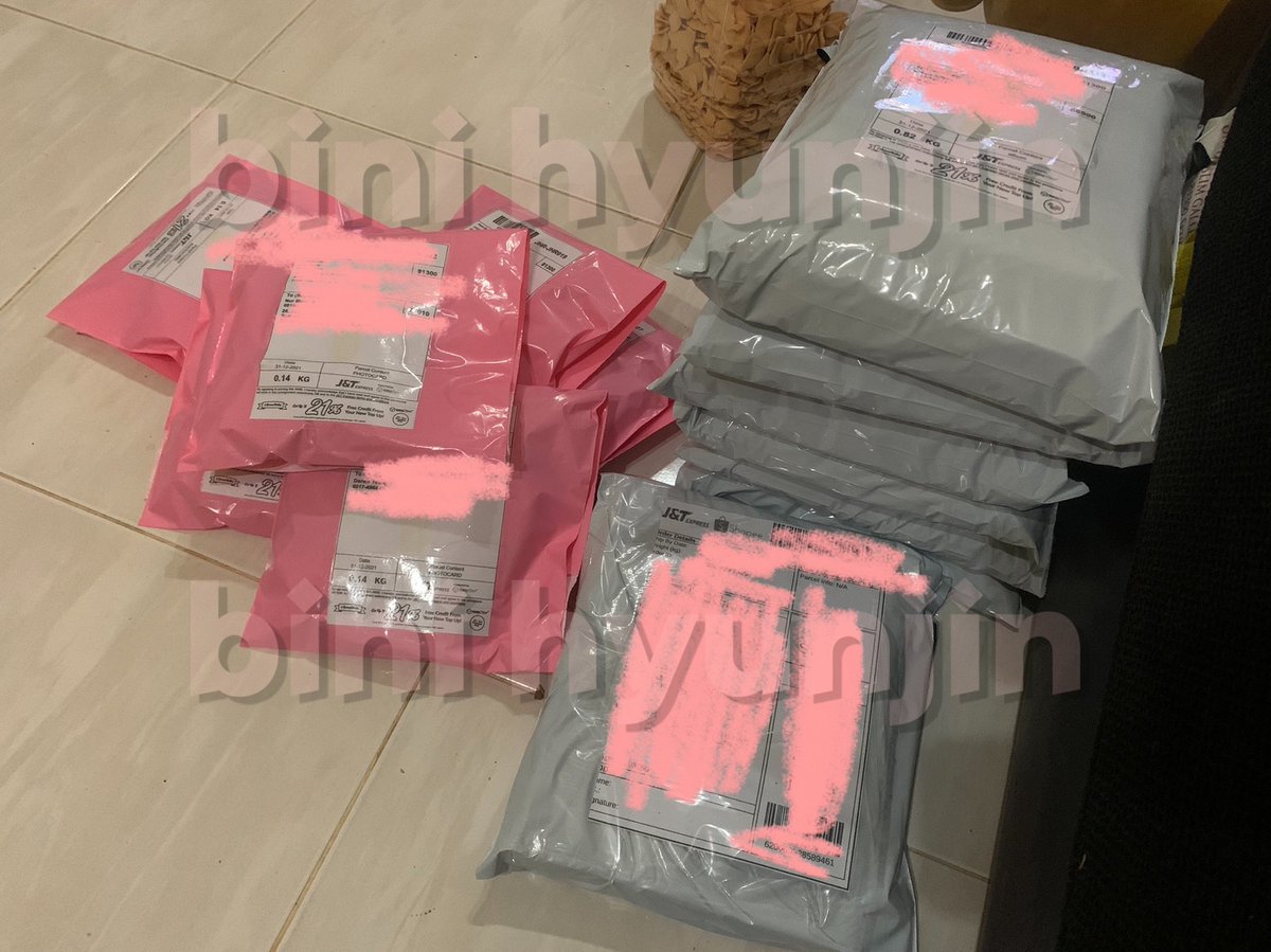 yongheestay's tweet image. #yongheeposto 📮ㅣ #yongheeupdate 📌

tomorrow postage! ft muruku
&amp;gt;&amp;gt; soundwave luckydraw pc
&amp;gt;&amp;gt; aladin albums 

tracking numbers already updated in my masterlist~ will dm everyone abt the postage once i’ve dropped if off tomorrow^^