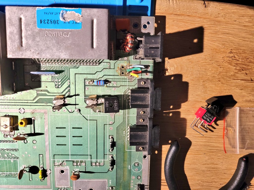 EE_Nick's tweet photo. A new power switch has Just arrived in the mailbox. Thanks #retro8bitshop for the gratis and fast delivery. Now I can remove the cut wires and solder the new switch. Let's do this!!! #c64 #retro #soldering #commodore https://t.co/zn5eaHPyP2
