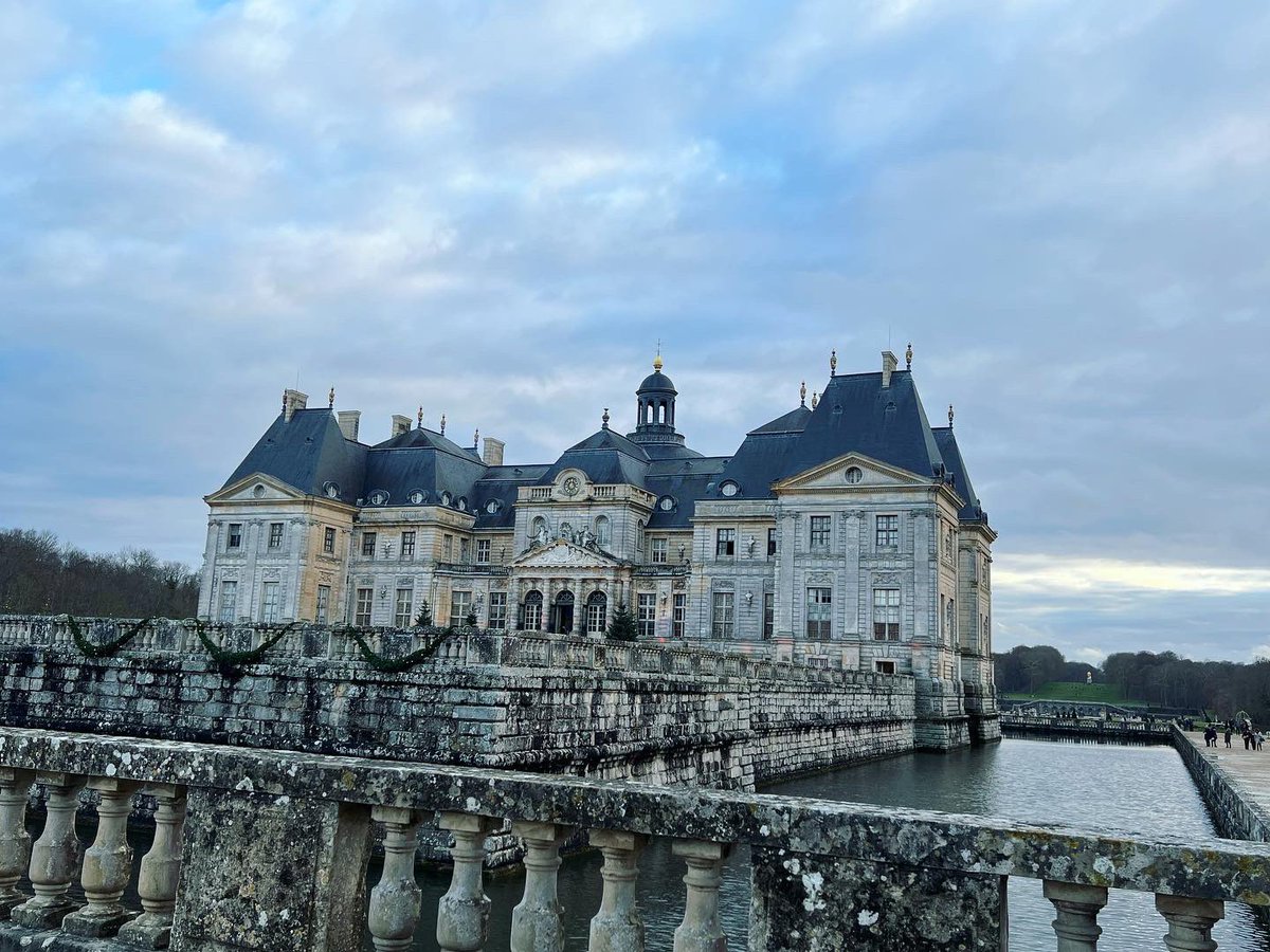 ElassineMoez's tweet photo. Quand @ChateauVLV célèbre les 400 ans de la naissance de #JeanDeLaFontaine ami et protégé de #NicolasFouquet avec une dizaine de pièces illustrant chacune une fable. #intemporelles #HistoireDeFrance #MagieDeNoel https://t.co/A3ct2wvFL9