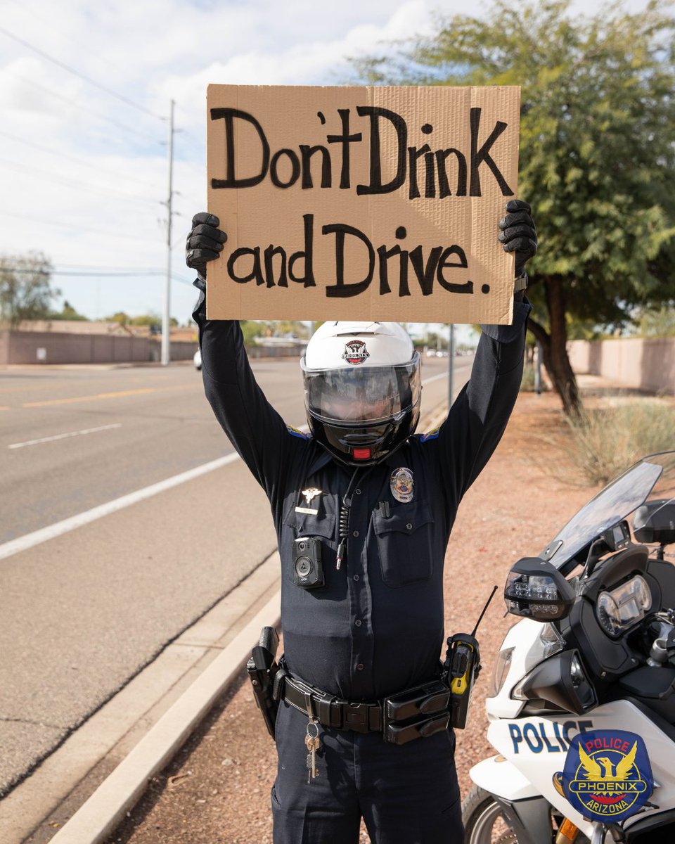 PhoenixPolice's tweet photo. The sign is clear ⬇️ #DontDrinkAndDrive https://t.co/WnWNF7pMTV