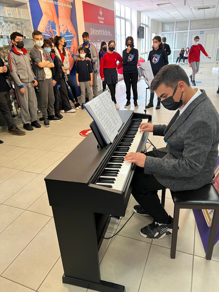 BK_Guzelbahce's tweet photo. 7.Sınıf Yeni Yıl Koridor Konserleri öğrencilerimiz Ada Özyurtlu, Arhan Erdiliballı, Rüzgar Befa ve Karan Duyurucu performansları ile tamamlandı. 🎹🎶 https://t.co/08o4IpKR50