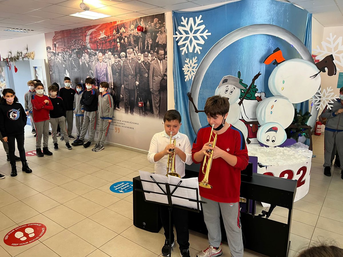 BK_Guzelbahce's tweet photo. 7.Sınıf Yeni Yıl Koridor Konserleri öğrencilerimiz Ada Özyurtlu, Arhan Erdiliballı, Rüzgar Befa ve Karan Duyurucu performansları ile tamamlandı. 🎹🎶 https://t.co/08o4IpKR50