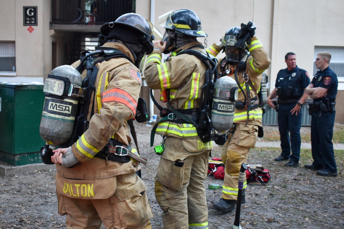 LakelandFD's tweet photo. #LakelandFD #MediaRelease LFD Responds to Building Fire at Lakewood Terrace Apartments. Read more at https://t.co/PMip6hlYcS https://t.co/lkJgczRtP3