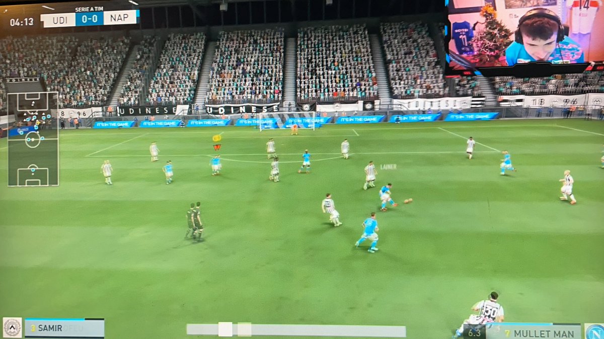 Corey75293785's tweet photo. @DannyAaronsFUT Watching Danny + my team , 4-2-2-2 in game btw xx https://t.co/nEQOv51koE