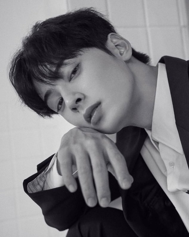 eunwoo pics tweet media