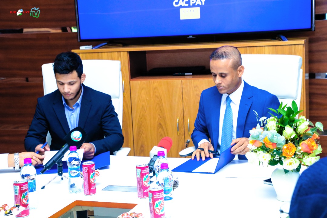 LiveDjib's tweet photo. Signature de contrat de Parrainage de la CAC International Bank au champion de judo de #Djibouti Alexandre Houssein.
#Cacbank
#FDJDA https://t.co/p1uE5Y6OUY