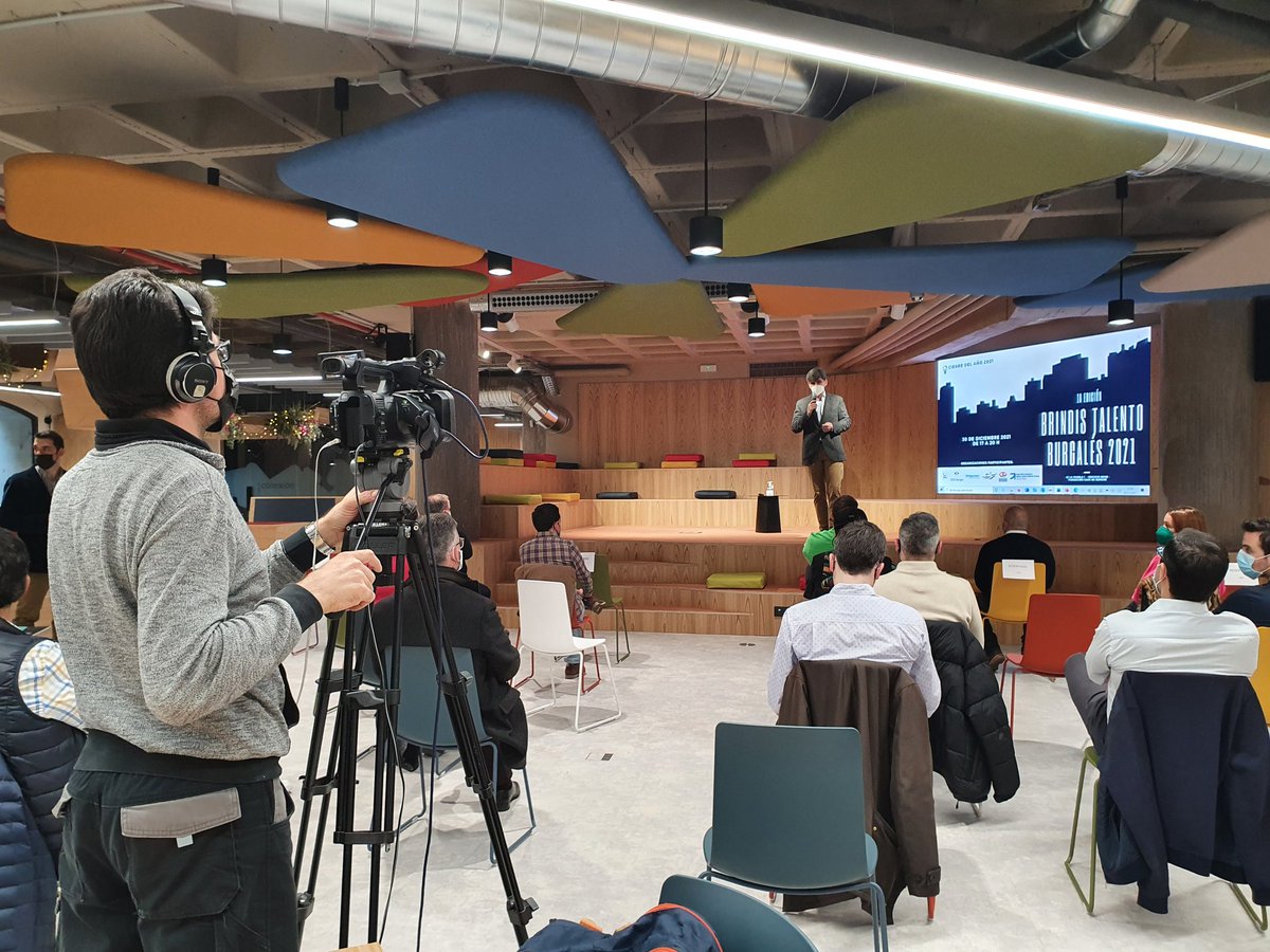 emprendeCdB's tweet photo. Arrancamos el I Brindis al Talento burgalés en el #edificioNexo de @Fundcajaburgos, un encuentro con diferentes organizaciones y empresas dispuestas a establecer sinergias para atraer y retener talento en Burgos y su provincia. 

¡ Bienvenidos! https://t.co/XL6riX2JhK