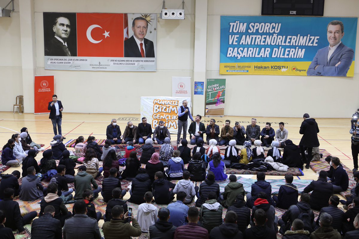 KSurekli's tweet photo. Bergama ilçemizde genç kardeşlerimizle “Mahalle Bizim Gençlik Bizim” programında bir araya geldik.
Sevgili gençler; Sizler 2023 vizyonumuzu emanet ettiğimiz geleceğimizsiniz. 
Sizlerle birlikte yarınlarımız için  Güçlü ve Büyük Türkiye için çalışmaya, üretmeye devam edeceğiz. https://t.co/JzJWcCBMhC