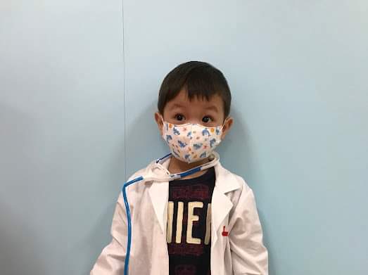 小少爺職業選擇是醫生呢～爺爺爸爸應該很高興 要繼承衣缽囉 https://t.co/wN1m2gMVlE