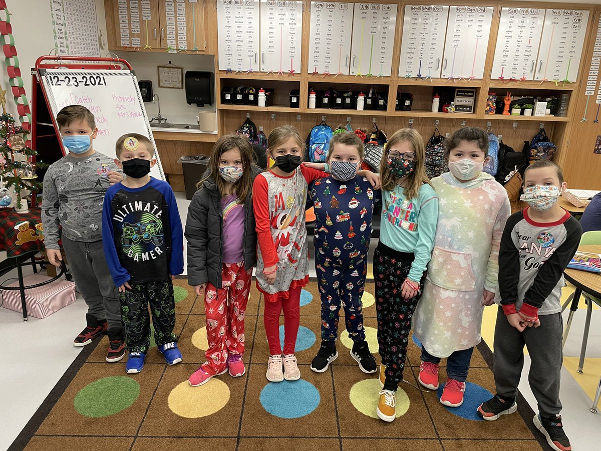 LynnetteMGall's tweet photo. We had sooo many “Caught Ya” kids nominated from our class before break. These second graders make me feel so proud! Half of our class was caught being caring the week leading up to Christmas 🎄 #pbis #secondgradecadets #onevillage https://t.co/yNsS2ztuRO