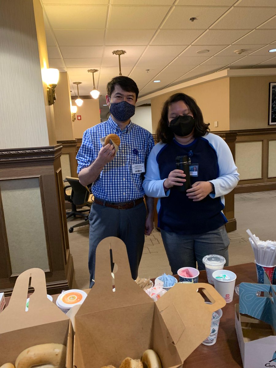 MayoGradSchool's tweet photo. The Rochester and Florida campuses celebrated the end of the Fall Quarter with their monthly coffee hour! This event sponsored by the GSA promotes camaraderie among the eight educational tracks.
#RST #FL #MayoClinic #MayoGradSchool # MCGSBS #coffeeanddonuts https://t.co/04xzhkEKS1