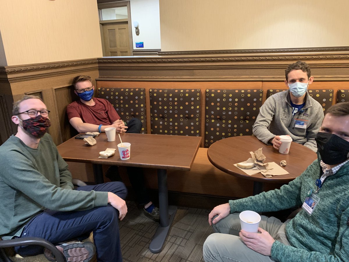 MayoGradSchool's tweet photo. The Rochester and Florida campuses celebrated the end of the Fall Quarter with their monthly coffee hour! This event sponsored by the GSA promotes camaraderie among the eight educational tracks.
#RST #FL #MayoClinic #MayoGradSchool # MCGSBS #coffeeanddonuts https://t.co/04xzhkEKS1