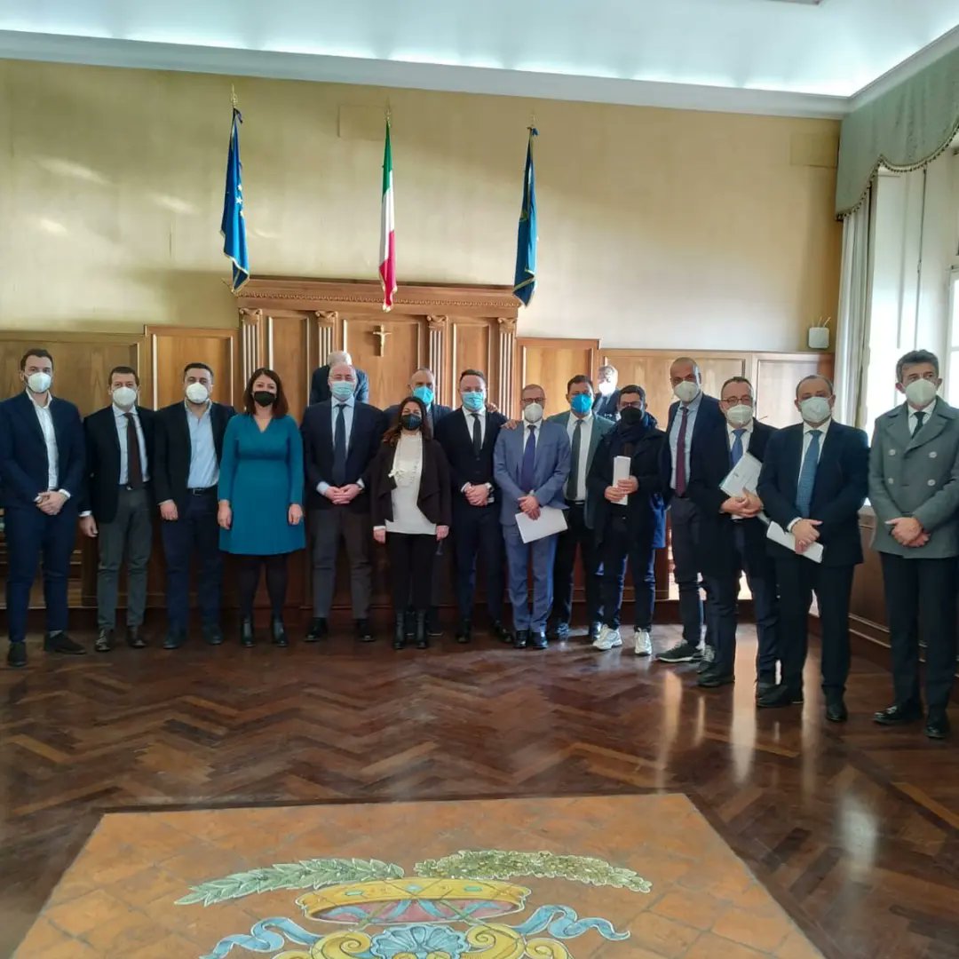 🔵 Oggi insediato il Nuovo consiglio provinciale di Salerno: sarà per me un grande onore rappresentare come Capogruppo #FratellidItalia e sono pronta a dare voce alle istanze del territorio.
Ringrazio il collega Luca Maranca per la sua disponibilità e la fiducia accordatami
