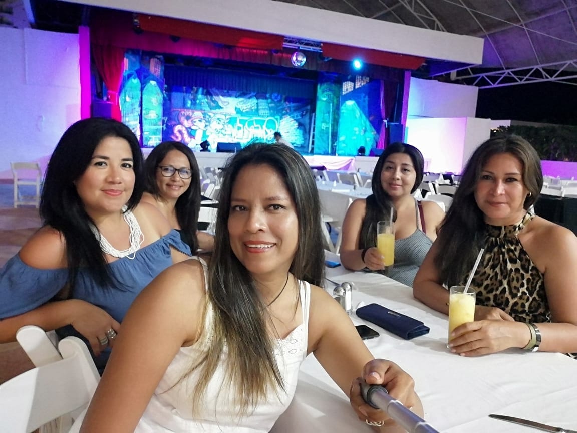 SunsetCancun's tweet image. Share a photo of what you are doing at Sunset World during the last days of 2021.
#SunsetWorldIsBack