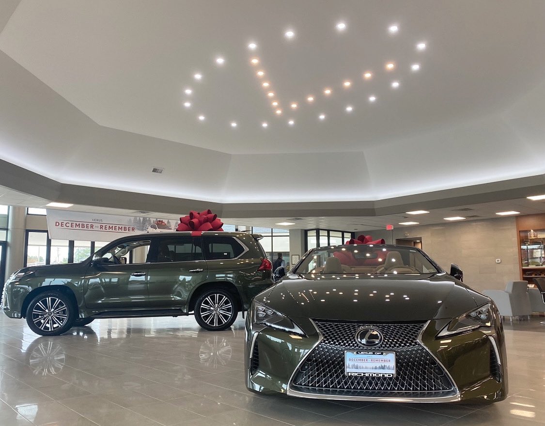 LexusofRichmond's tweet photo. Only a few days left of red bow season! Let us help make it a December to Remember ✨ #rva #lexus #lexusnation #norigreenpearl #lexusLX #lexusLCc #lexuslcconvertible #experienceamazing https://t.co/aJpd0YgQXg