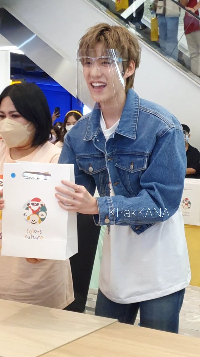KPakKANA's tweet photo. การมี PopUp CC เป็นความสุขที่สุดของเราในปีนี้เลย ขอบคุณน้องพีพี ขอบคุณทีมงานมากจริงๆ ขอให้ผ่านทุกๆ ปัญหาไปได้ไวๆ น้า 🙆♀️💕 ออกคอลหน้าก็เหมาเหมือนเดิมคับสัญญา 😂🤟
#CC1stPopUpStore #colorsculturebyPPKRITT https://t.co/sGjUAz4Sug