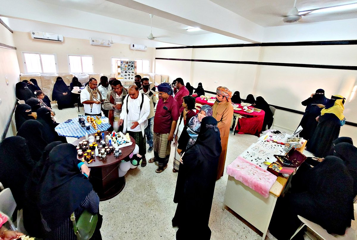 SFDYemen's tweet photo. #AlMahra is remote,so #Tamkeen_Program has placed special attention to it. Saihut district witnessed a products show 4 females trained on skills of making income-generating products to meet part of the local women's needs which they had been purchasing from neighboring Hadhramout https://t.co/D2HtHDVXBG