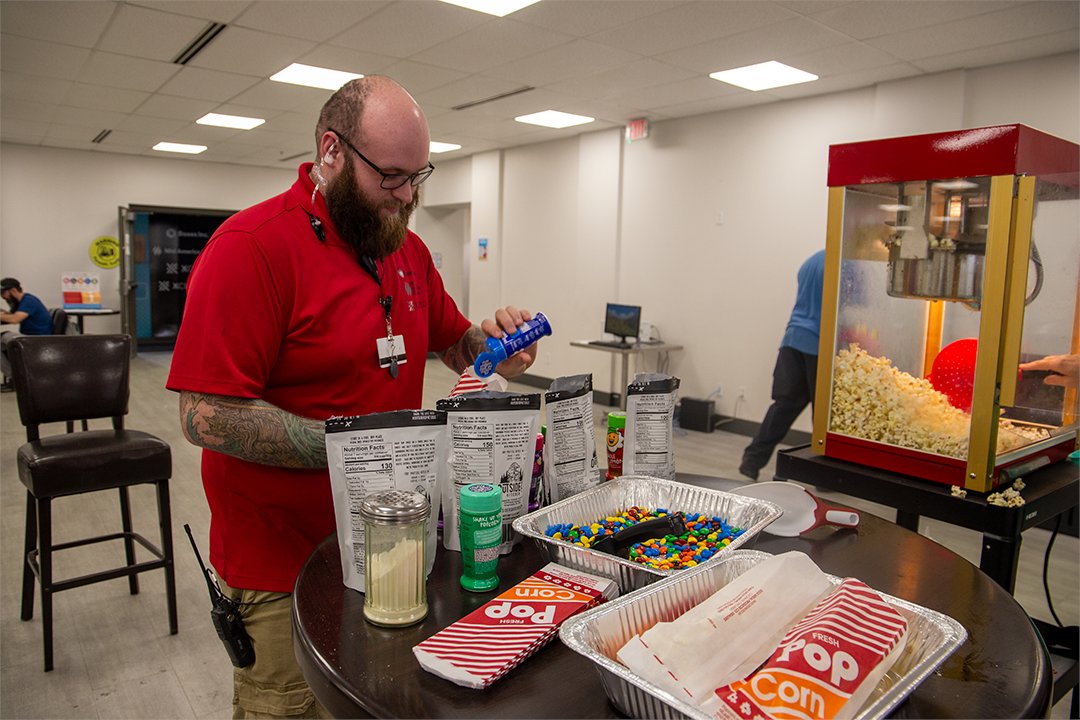 MidAmDisplay's tweet image. To celebrate the end the year and the coming of 2022, we had holiday themed popcorn day 🍿 where employees dressed in fun &amp;amp; unique sweaters. 🎊 Have a Happy New Year everyone! 
#popcorn #mms #pretzels #holiday #newyear #celebrate #employees