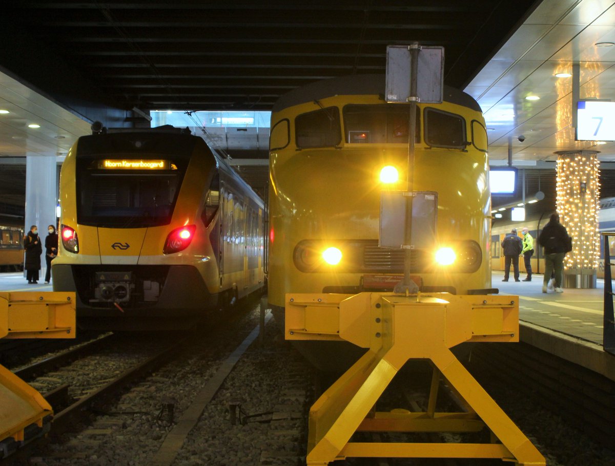 erwin66101's tweet photo. Vandaag maakte Mat'64 904 van Stichting 2454CREW / Stichting Mat'64 een rondje door NL
Hier te Laan van NOI, Den Haag CS &amp; Ypenburg

#planv #mat64 #dagmat64 #denhaag #ypenburg #apekop #stichtingcrew2454 #stichtingmat64 #sprinter #nsplanv #nsmat64 #2454crew #treinleven #treinfoto https://t.co/B0TqfmiGqJ