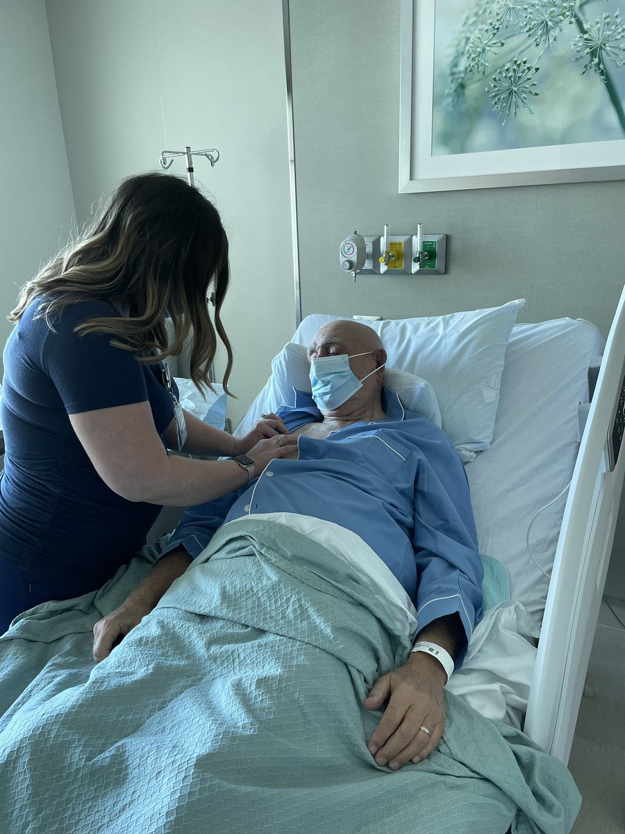 DickieV's tweet photo. The staff at Sarasota Memorial Hospital r fantastic : really so caring . It is now my chemotherapy treatment time . Once again the 🙏🙏🙏🙏🙏❤️❤️❤️❤️❤️from so many of YOU  gets me thru these tough moments . @TheVFoundation @ESPNPR https://t.co/2xqPSNSSFZ