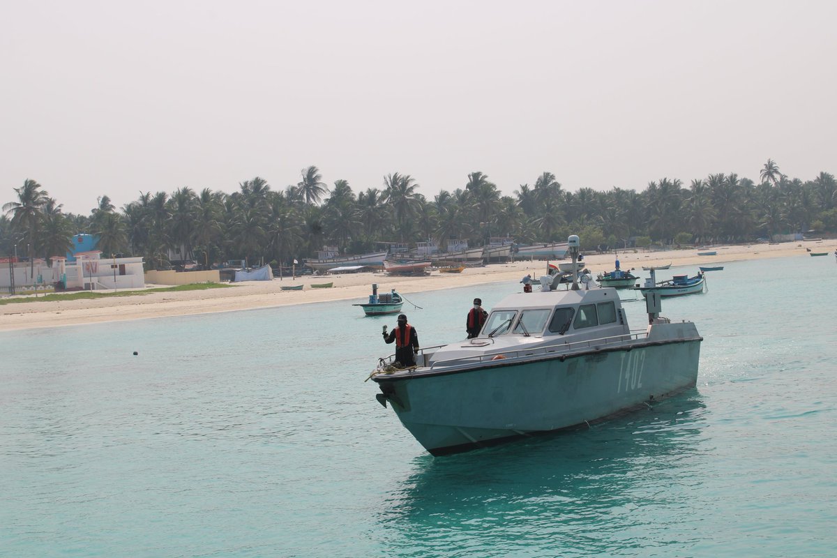 DefencePROkochi's tweet photo. #HarKaamDeshKeNaam
On a routine surveillance sortie off #Kavaratti island on 28Dec, a #FastInterceptorCraft(FIC) of @indiannavy under NOIC(LK), undertook rescue ops & saved local civilians who were observed to be drowning close to harbour mouth(1/2)
@AjaybhattBJP4UK
📸 File pic https://t.co/04WpUZPpGq