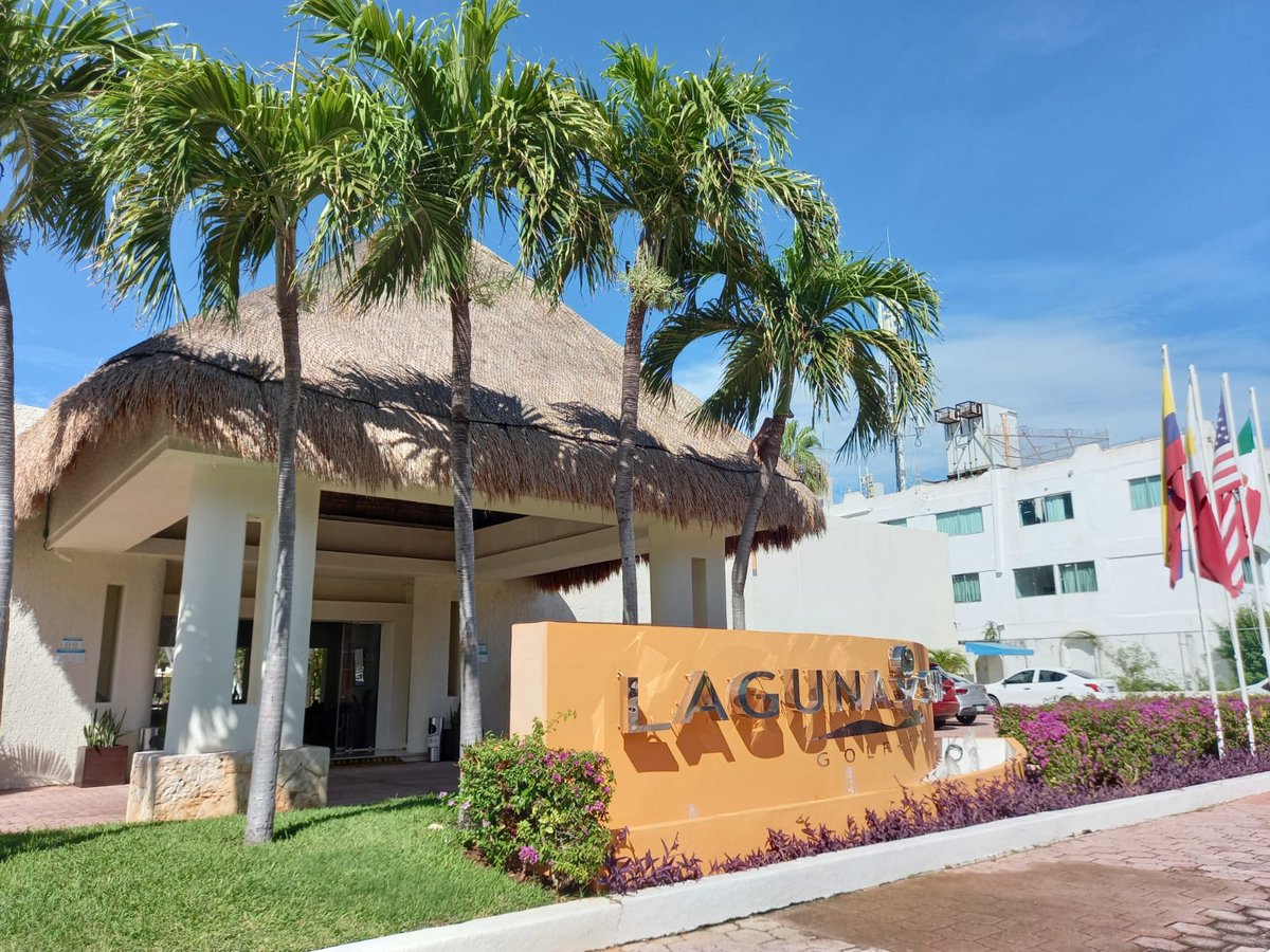 LagunaCancun's tweet image. Share a picture of what you are doing at Sunset World during the last days of 2021.
#SunsetWorldIsBack