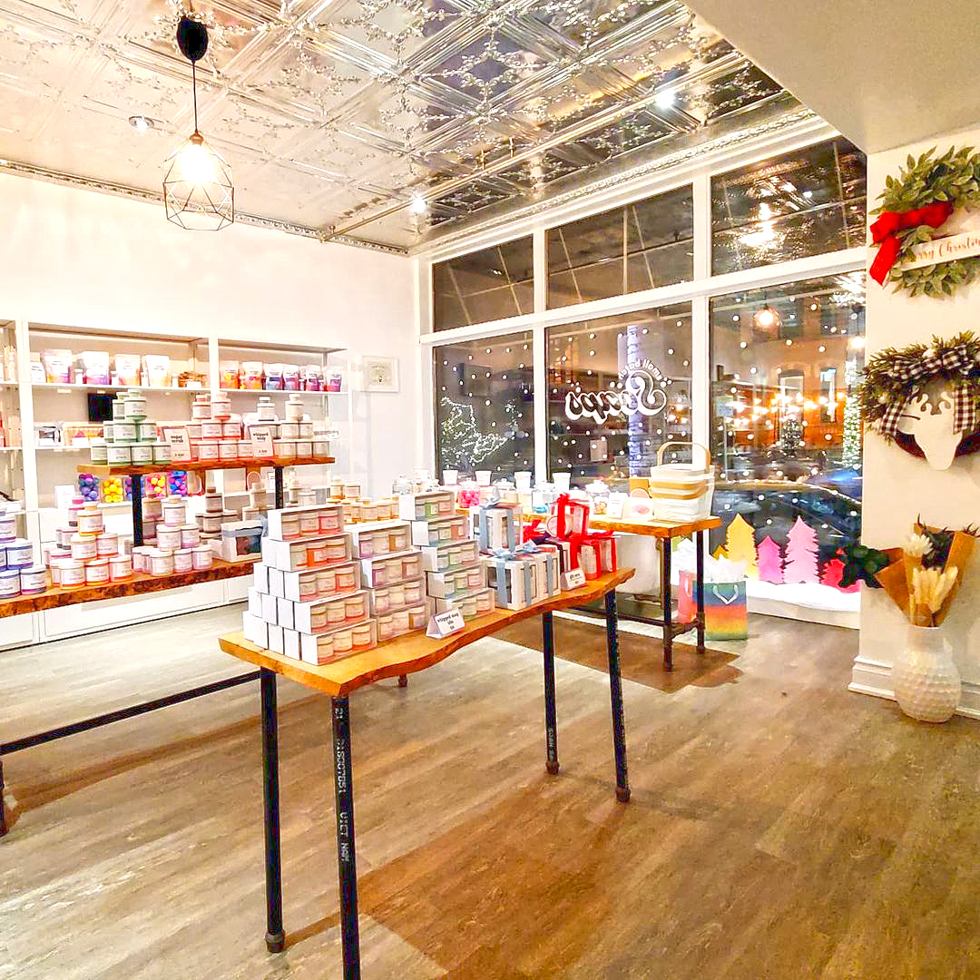 LockeStShops's tweet photo. 🎁 @smallbatchsoaps make an excellent host gift if you need to pick something up before New Year's Eve. These scratch made soaps are all natural and vegan and you can find them The Local Life on Locke 📍218 Locke St.S. #HamOnt https://t.co/CX4kXa2gAD