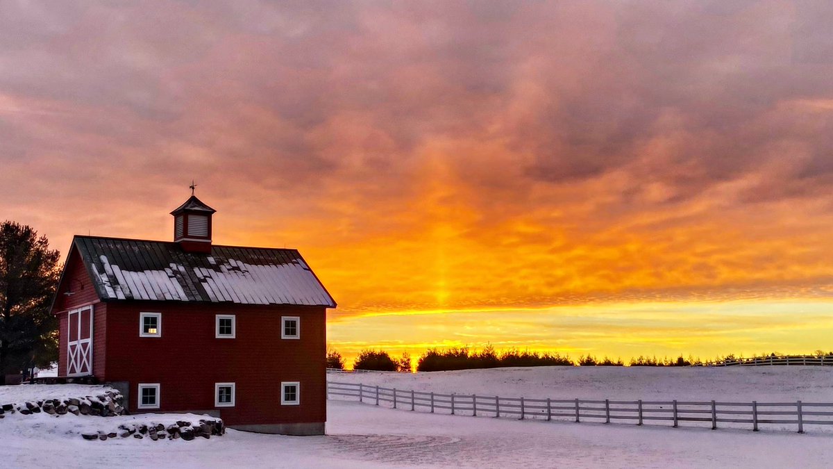 Another special winter sunrise in the north. #harborsprings #puremichigan