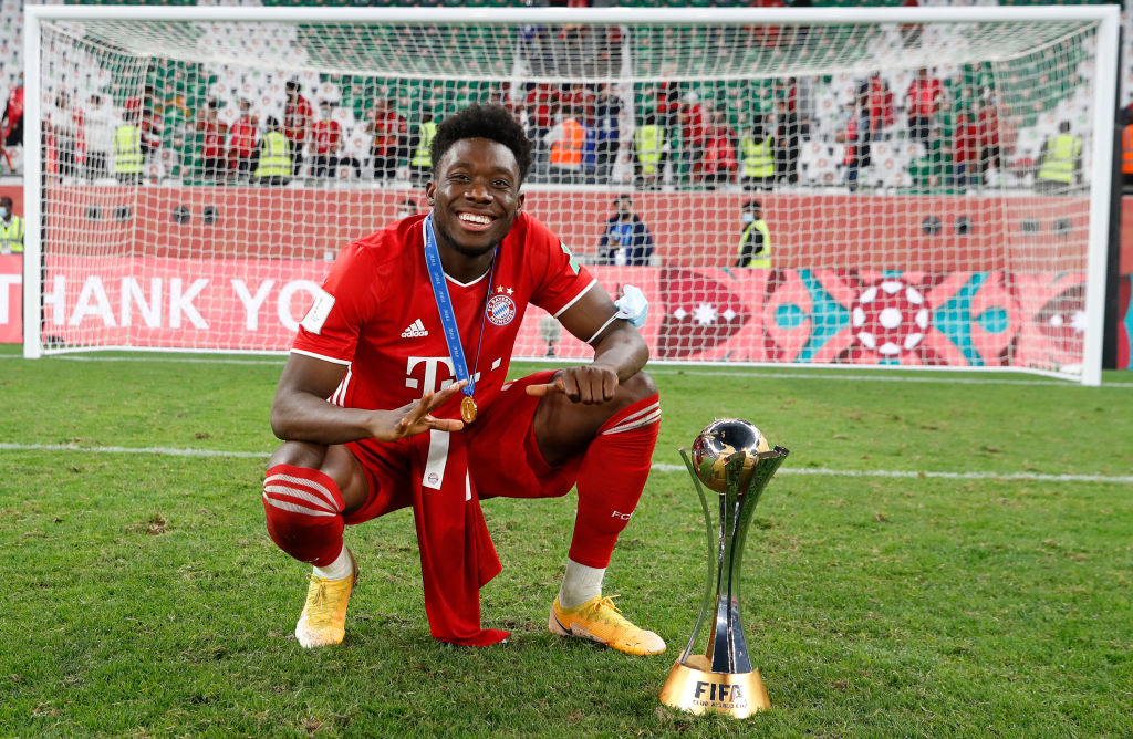 FCBayernES's tweet photo. No queremos terminar el año sin recordar nuestro partido contra @TigresOficial en el que nos convertimos campeones del mundo. 🏆🌍

¡Esperamos volver a enfrentarlos pronto, amigos! 😊

#FCBayern #MiaSanMia https://t.co/sJCvr2rObX