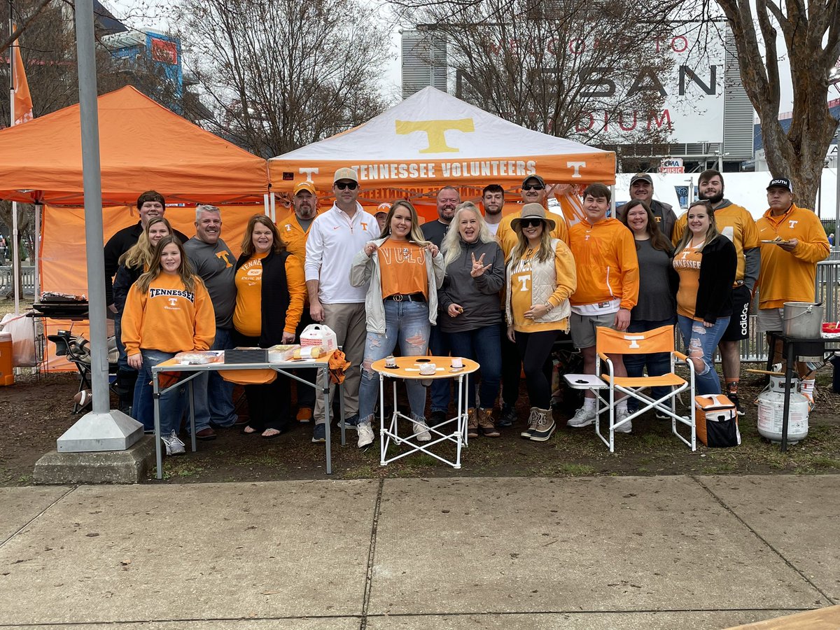 1025TheGame's tweet photo. #Vols fans having a good time at Nissan Stadium getting ready for the @MusicCityBowl!
#UTvsPUR | #GBO https://t.co/zSiIbRqCtE